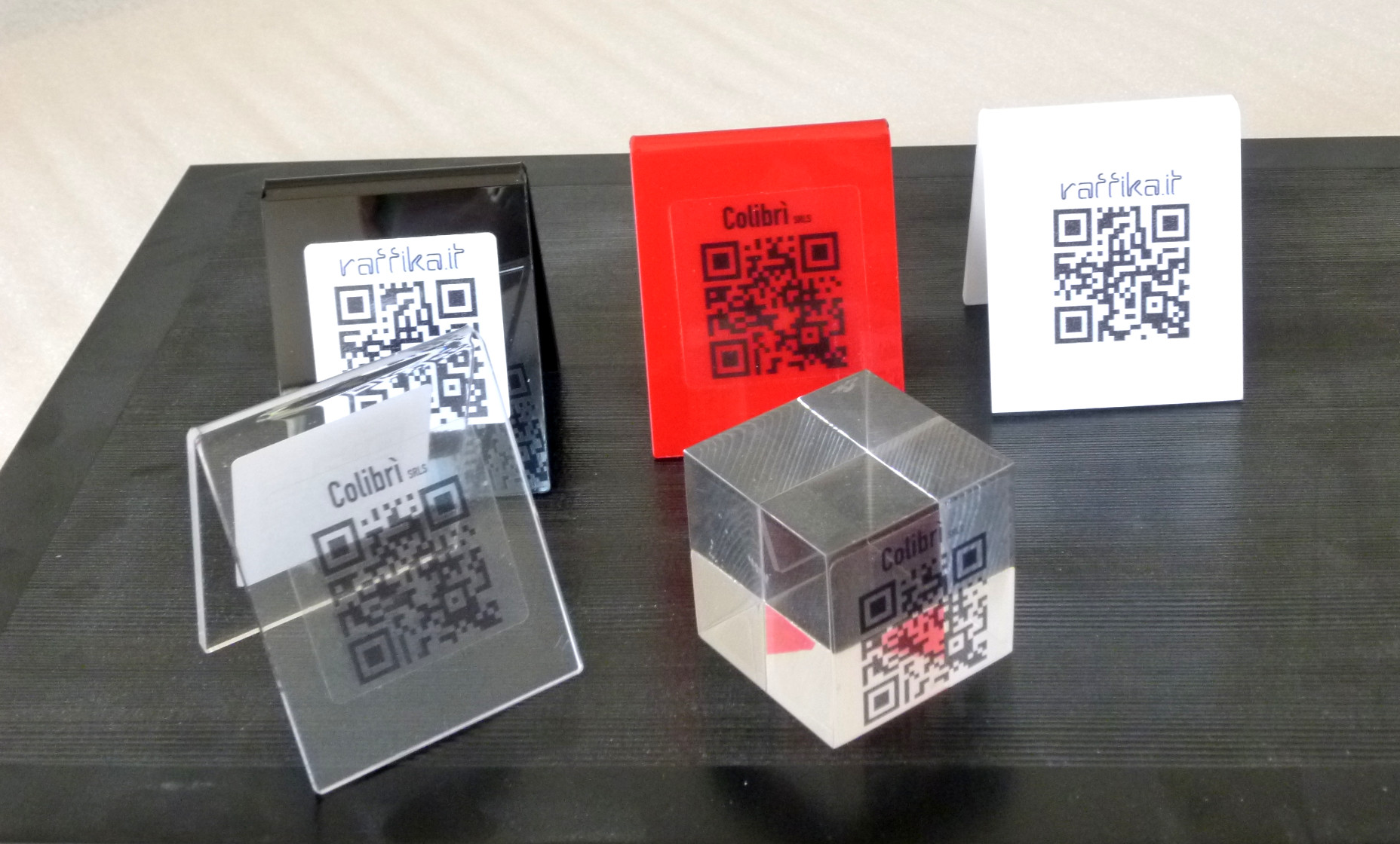 cubo e plexiglass qr code